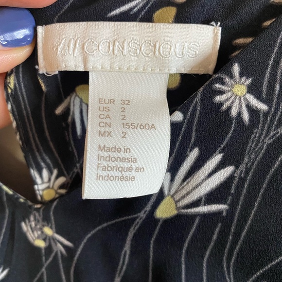 Light and airy summer romper! - Picture 4 of 4